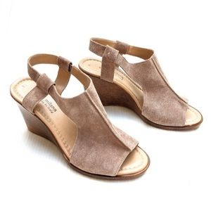 SOPHIA MILANO tan suede sling back wedge sandals